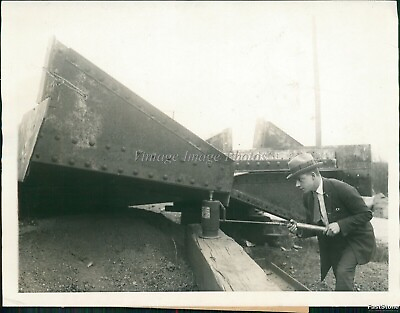 #ad 1923 Edward Cone Lifts 15 Ton Girder With 13 In Bottle Jack Technology 6X8 Photo $19.99