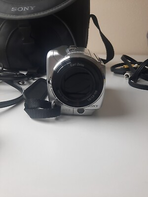 #ad SONY DCR SR68 Handycam Digital Video Camera Camcorder 60x 80GB Excellent $120.00