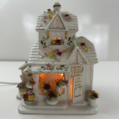 #ad Royal Albert Old Country Roses Lighted Flower Shoppe Village House $155.00