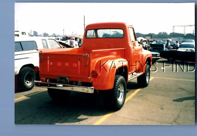 #ad FOUND COLOR PHOTO H0383 VIEW BEHIND OLD TRUCK PARKED $6.98