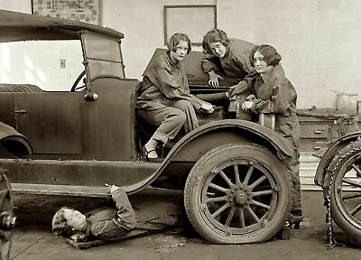 #ad Vintage Lady Mechanics Photo 1800b Oddleys Strange amp; Bizarre $7.77