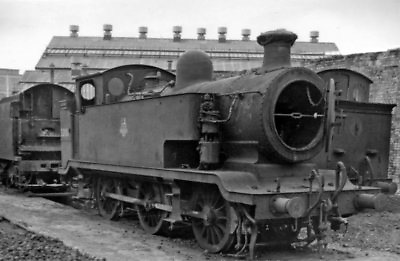 #ad PHOTO SR ABANDONED EX LBamp;SC E2 0 6 0T NO. 32107 AT BRICKLAYERS ARMS DEPOT 1959 GBP 3.00