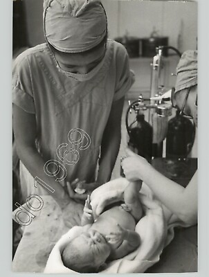 #ad MATERNITY NURSES with NEWBORN Infant USA 1950s Rare ORIGINAL PRESS PHOTO $45.00