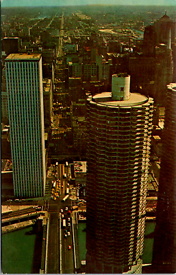 #ad Postcard Chicago Illinois Down State St United Of America Marina City Vintage $5.50