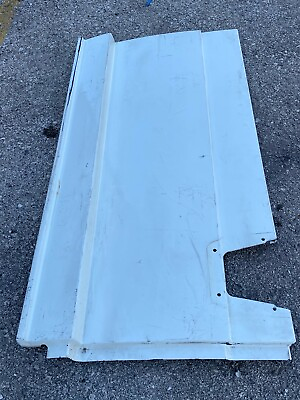 #ad 22 68135 011 RH MIDDLE CENTER CHASSIS FAIRING GENUINE FREIGHTLINER GOOD USED $61.75