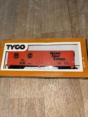 #ad Tyco HO Scale Pacific Fruit Express PFE 77678 40’ Reefer Freight Train Car $5.50