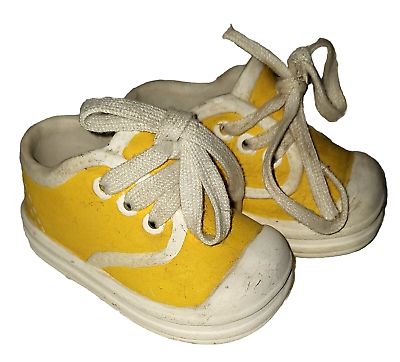 #ad VINTAGE YELLOW AND WHITE CERAMIC BABY SHOES WITH OWN REAL SHOESTRING PLANTERS $18.00