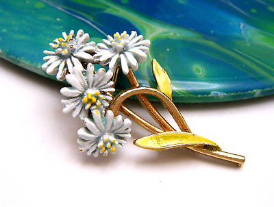 #ad Cute Vintage Signed ART White Enamel Four Flower Brooch Pin Gold Tone $20.99