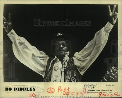 #ad 1974 Press Photo Bo Diddley during his performance noa97703 $15.99